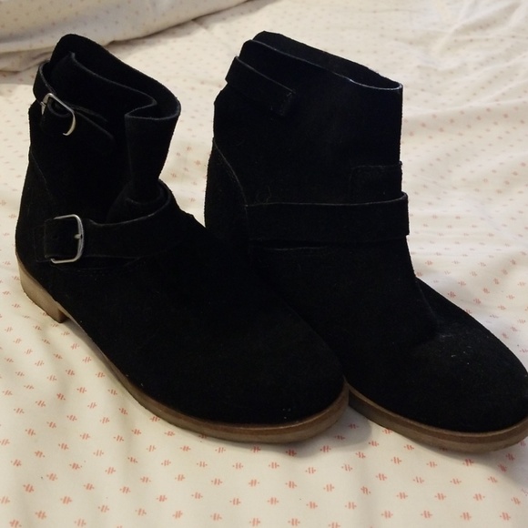 Lucky brand black suede booties.  Size 5 5 EUC - Picture 2 of 5